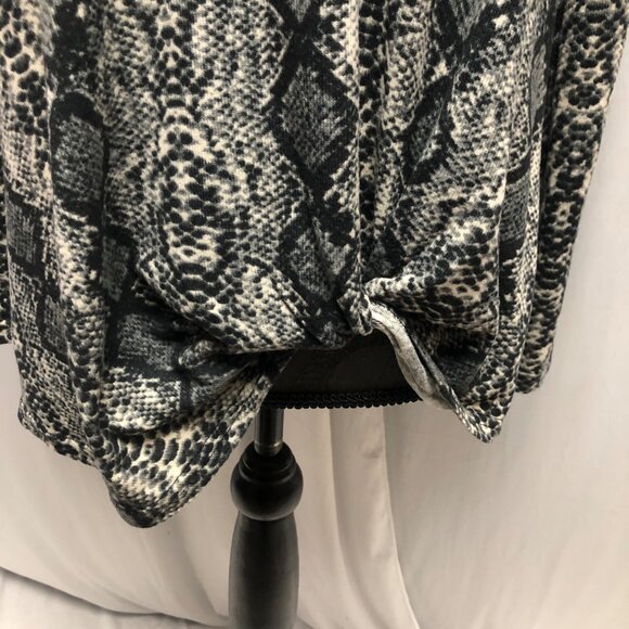 Lildy Knot Front Knot Tunic Womens Size Small Medium Snake Print Long Sleeve NEW - Picture 3 of 9